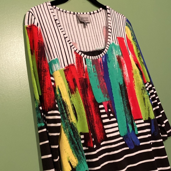 Ritchie Silver Graphic Tunic with Black tank - Picture 3 of 10